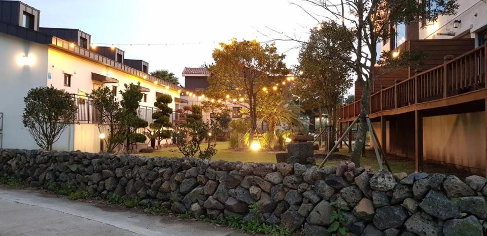 Jeju Abientot Villa Сеогвипо Екстериор снимка